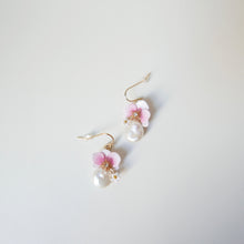Load image into Gallery viewer, 蘭花與珍珠耳環(預訂）
