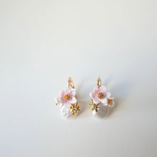 Load image into Gallery viewer, 風雨蘭與珍珠耳環
