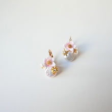 Load image into Gallery viewer, 風雨蘭與珍珠耳環
