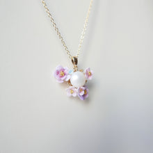 Load image into Gallery viewer, 海棠與珍珠頸鏈 (預訂）
