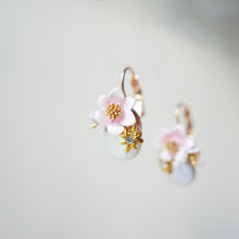 Load image into Gallery viewer, 風雨蘭與珍珠耳環
