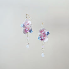 Load image into Gallery viewer, 蘭花水滴耳環
